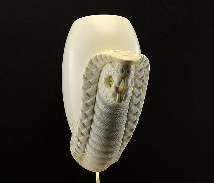 Schiuma Scolpita Cobra con Uovo (2)